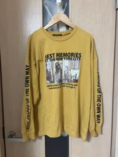 INGNI 長袖Tシャツ マスタードイエロー フォトプリントのサムネイル