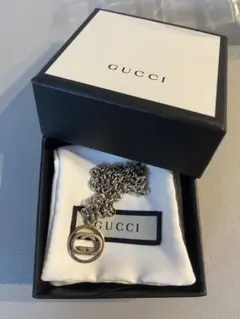 GUCCI チェーンネックレス ロゴチャーム付き