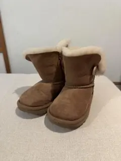 UGG ボタン付き　ムートンブーツ　16cm