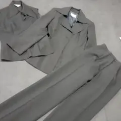 ダークグレー ジャケットとパンツ３点セット