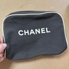 CHANEL シャネル ポーチ ブラック ホワイト ロゴのサムネイル