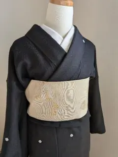 極上品黒地 正絹飛び柄小紋 袷 手縫い仕立てガード加工済み - メルカリ