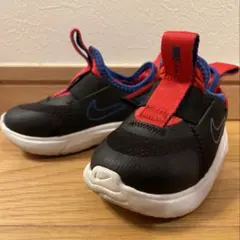 NIKE キッズ スニーカー スリッポン ブラック レッド　11.0cmのサムネイル