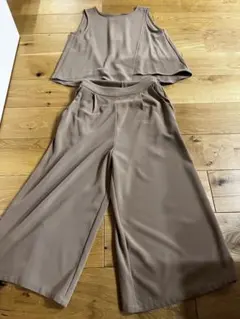 パンツセットアップ　ベージュ