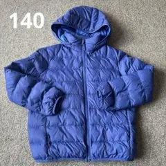 ユニクロ　ライトウォームパデットパーカ　青