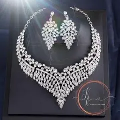 匿名 クリスタル・フローラ・レガリア ネックレス ピアスセット キラキラ 高見え