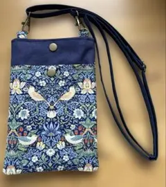 ハンドメイド　スマホショルダーバッグ　V&A　ウィリアムモリス　いちご泥棒使用