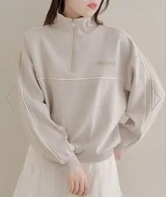chico チコ　パイピング刺繍ハーフジップスウェット／グレイッシュベージュのサムネイル