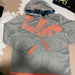 Under Armour YXL フード付きパーカー