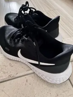 NIKE ナイキ REVOLUTION ランニングシューズ ブラック ホワイト