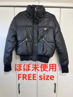 美品　ほぼ未使用ブラックダウンジャケット ショート丈　FREE size
