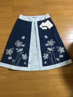 エムズグレーシ花柄刺繍 ネイビー フレアスカート 40のサムネイル