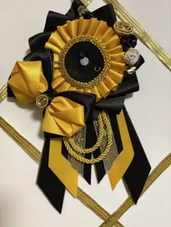 痛ロゼット 黄色 イエロー 黒 金_202529 推し活