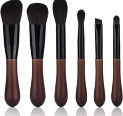 新品❣️メイクブラシ 6本 ポータブル　収納袋付き