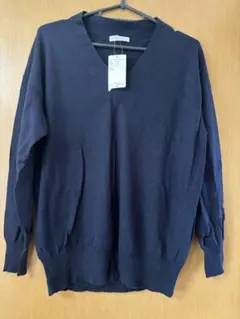 【新品タグ付き】ネイビー Vネック セーター Mサイズ
