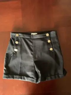 H&M ボタン付き黒ショートパンツ EU 36