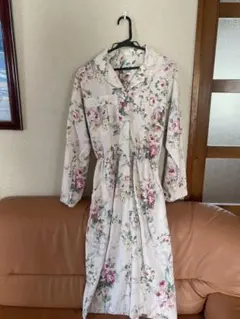 花柄　膝丈ワンピース