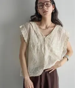 【今期 美品】THE YOn コードレースフレンチスリーブコットンブラウス