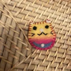 ハンドメイド 羊毛フェルト 猫ブローチ