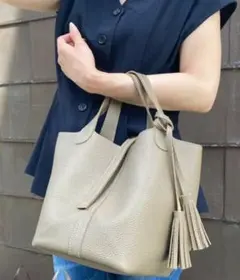 Item thumbnail for item 5b7d3d50-df77-4c25-bc9f-41a3c3208038