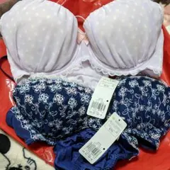 アモスタイル　ブラとショーツのペア✕2　E70