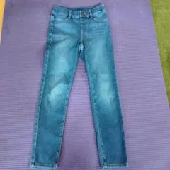 デニムブルー スリムフィット 長ズボン