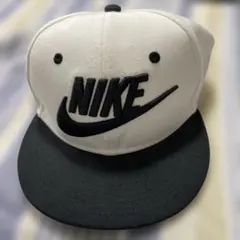 NIKE TRUE スナップバック キャップ ホワイト ブラックのサムネイル