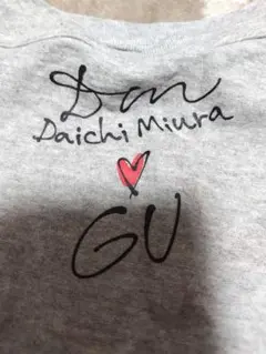 GU ジーユー ミウラダイチＬ グレー Tシャツ サイン入り ハート プリント