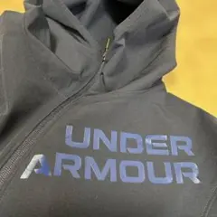 UNDER ARMOUR フード付きウィンドブレーカー ネイビー