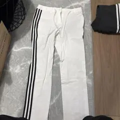 adidas（アディダス） サイド3本ライン入り ホワイトパンツ