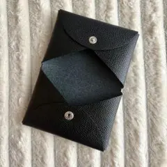 黒　革　カードケース　レザー　型押し