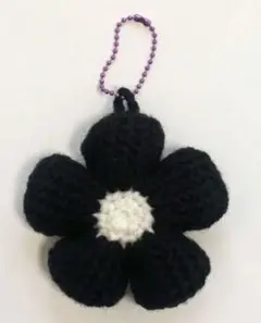 お花キーホルダー　ブラック