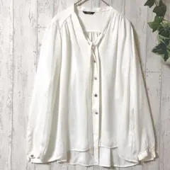 Chez toi シェトワ ボウタイ風ブラウス M アイボリー ゴールドボタンのサムネイル