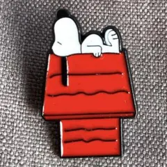 ピンバッジ　スヌーピー