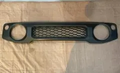 ジムニー JB64W JB/JC74W フロントグリル筆記体アイボリーエンブレム