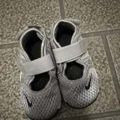 Nike グレー スニーカー