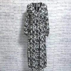 未使用品【INDI&COLD】Vネック　花柄　ロングワンピースのサムネイル