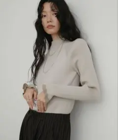 リブ編みハイネックセーター ベージュ