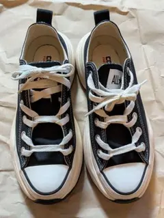 ブラック/ホワイト スニーカー 厚底　リアクト　CONVERSE