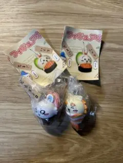 ちいかわ寿司　フィギュアキーホルダー　2種セット