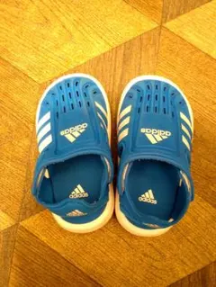 adidas ベビーサンダル 青　13センチ