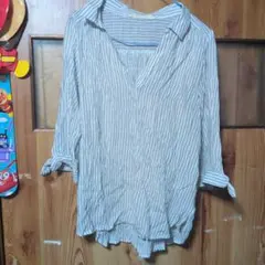 白と黒のストライプ 長袖シャツ