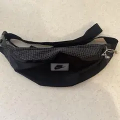 Nike ボディバッグ 黒・グレー チェック柄