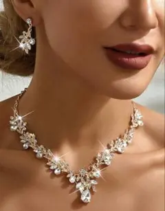ブライダルアクセサリー　ゴールド　ネックレス イヤリング セット　花モチーフ