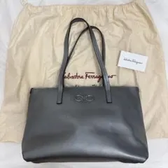 サルヴァトーレフェラガモ ハンドバック　シルバー　ガンチーニ