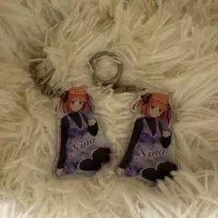 五等分の花嫁中野二乃アクリルキーホルダー 紫・黒