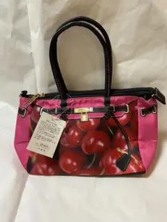 新品、未使用品　レディースミニバッグ　チェリー柄　ショルダーチェーン付きです