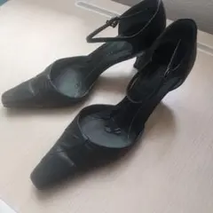 黒パンプス 2E ポインテッドトゥ ヒール約7cm