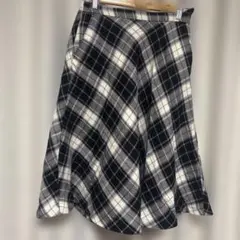 LOWRYSFARM 黒と白のチェック柄 フレアスカート