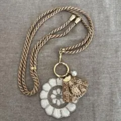 スマホショルダーストラップ 刺繍チャーム